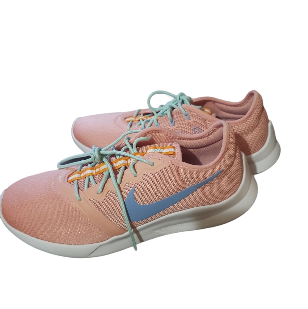 BRAND NEW NIKE SNEAKERS